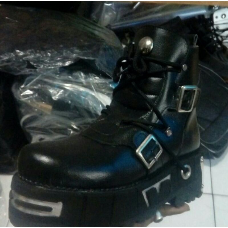 sepatu boots rock / sepatu newrock gesper dua polos