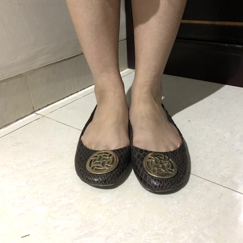 Fioni Flat Shoes Sepatu Teplek Coklat Ujung Bulat Cantik Murah Preloved