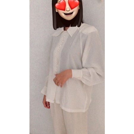 BLOUSE PUTIH LENGAN BALON