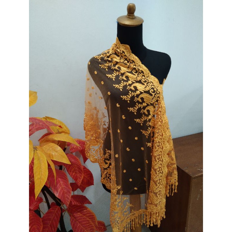 scarf motif merak