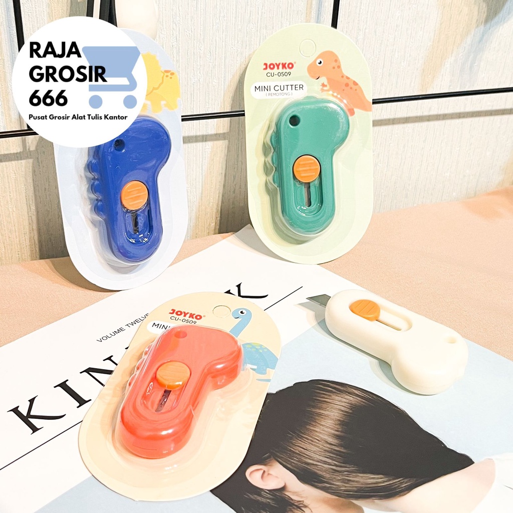 

Cutter Joyko Dinosaurus dino CU0509 pisau pemotong kertas pembuka paket warna orang biru hijau putih alat jurnaling gunting