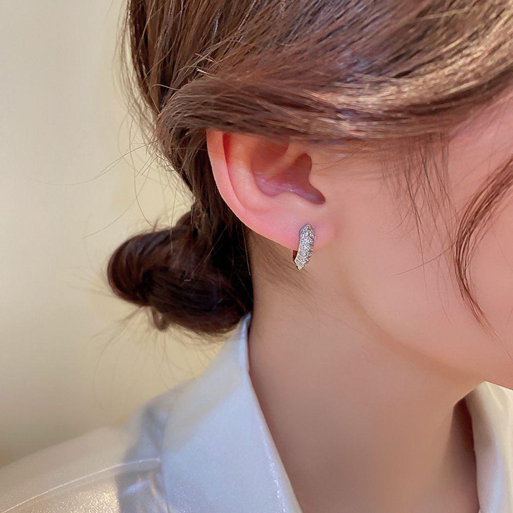 Mxbeauty Anting Hoop Kristal Kepribadian Harian Pesta Desain Fashion Warna Solid Berlian Imitasi Korea Ear Buckle