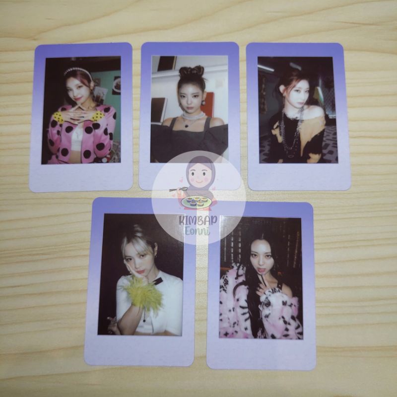 ITZY SYNNARA OFFICIAL PHOTOCARD PO BENEFIT ALBUM CRAZY IN LOVE