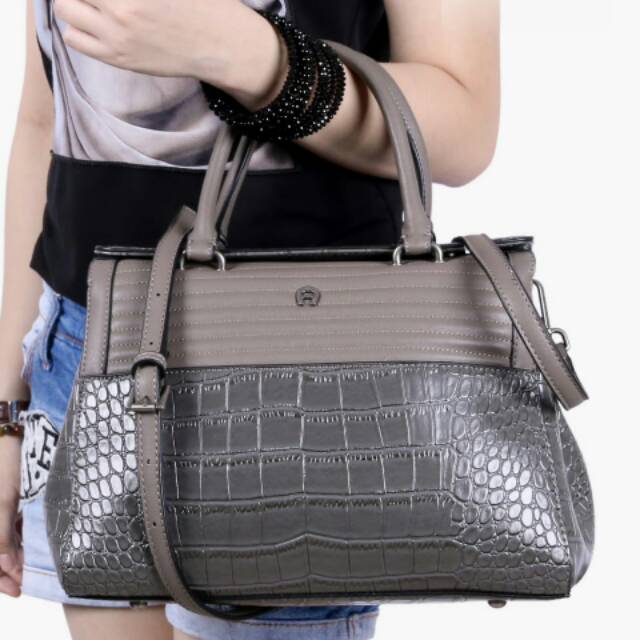 AIGNER Vintage Valois Shoulder Bag Croco Vs Leather like Ori Hardware Black 20239AE