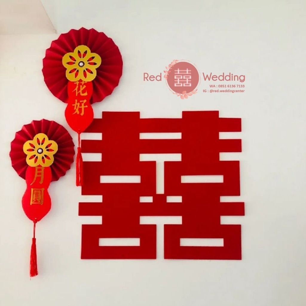 Gantungan Pintu Bean Design Wedding Warna Merah dengan Rumbai Xi Tulisan Emas