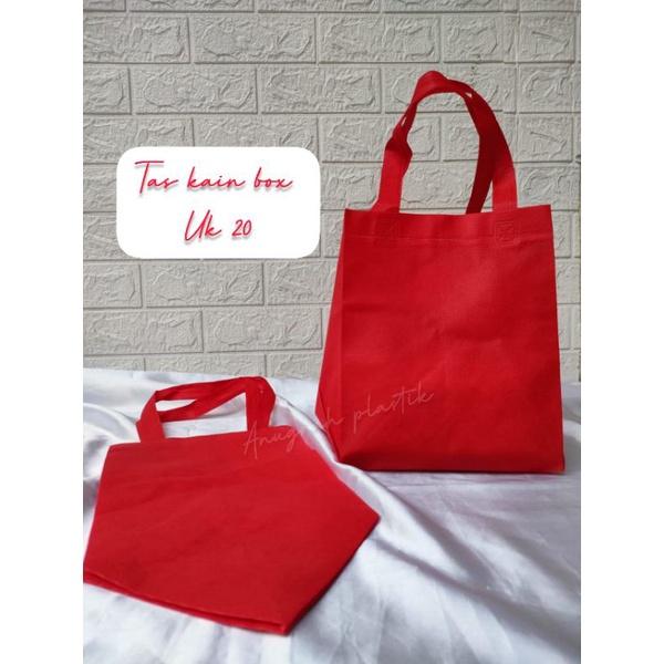 Tas kain polos uk 20/ goodie bag box/tas Spunbond