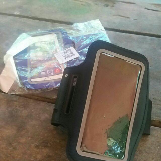 Tempat HP Model Ban Lengan Berguna Saat Olahraga Lari Gym