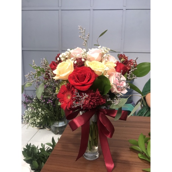 bunga meja vas kaca /bunga mawar in vas gelas /bubga meja kecil/bunga meja mawar /buket bunga mawar