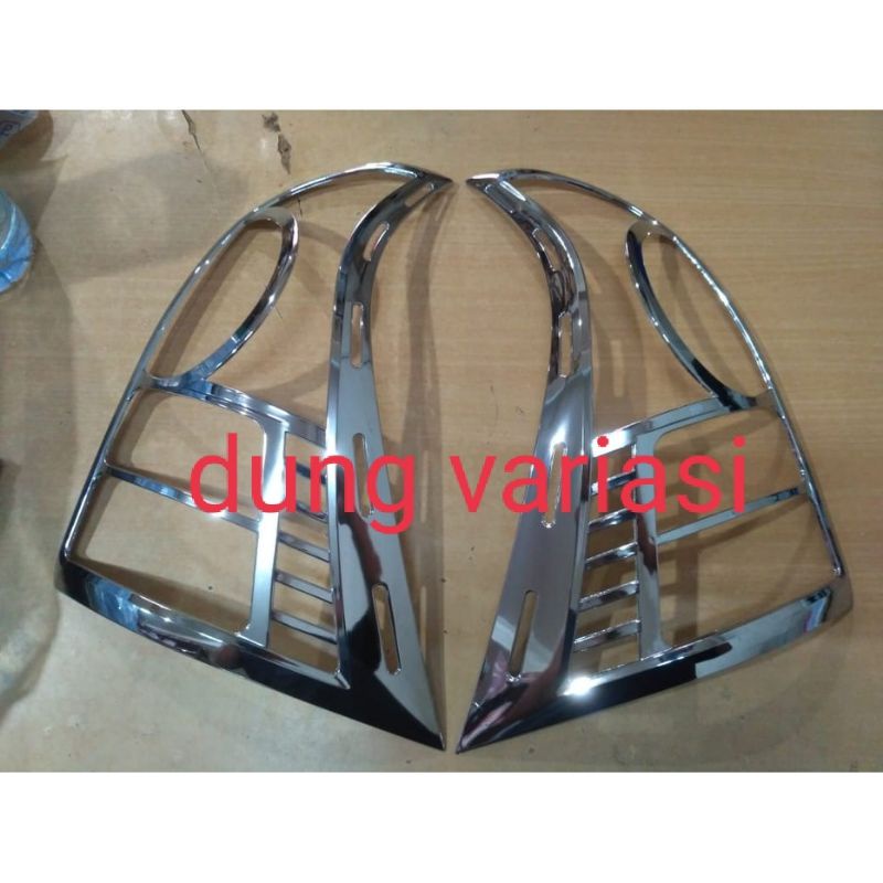 Garnish lampu belakang avanza 2012-2014 hitam chrome