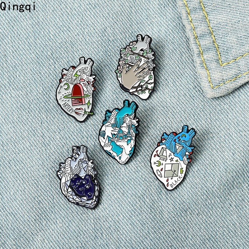 Bros Pin Enamel Bentuk Kartun Kastil Glacier Untuk Aksesoris Pakaian