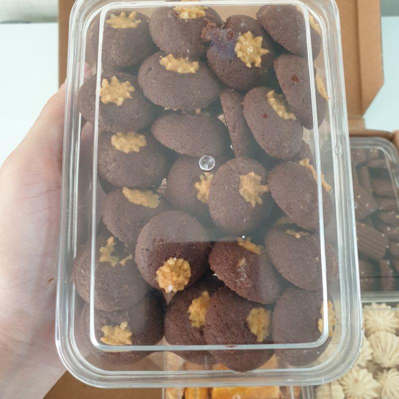 

KUE KERING + KARTU UCAPAN PREMIUM 1BOX ISI 6 PUTRI SALJU COKLAT FANTASI KASTENGEL SEMPRIT SAGU KEJU Ori dan Paling Laris