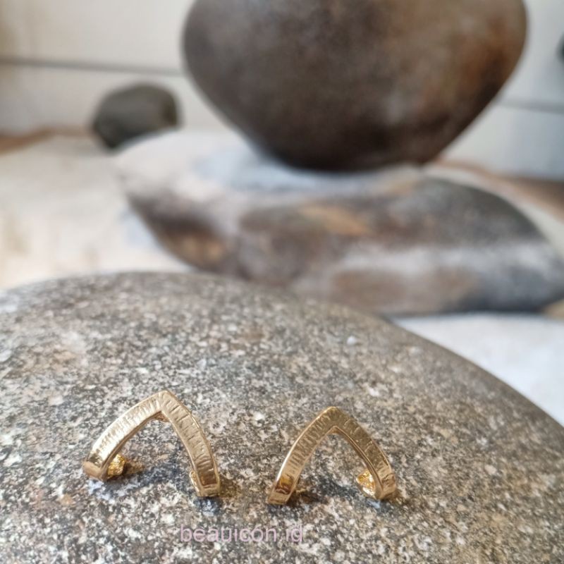 Beauicon - Gold Triangle Earring/anting simple/anting emas/anting lucu/