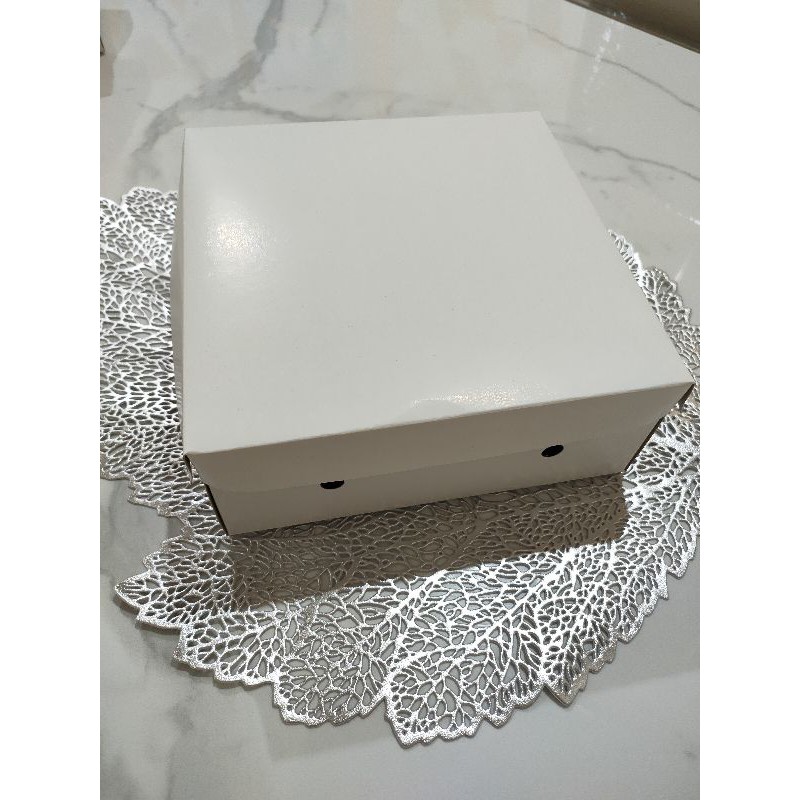 

Kardus Makan Putih Polos ,Ukuran 20x20cm isi 15pcs