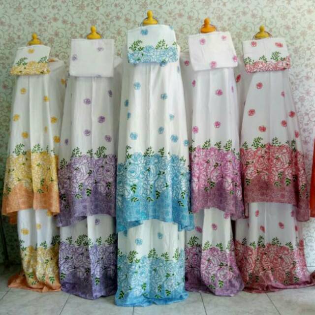 Mukena Bali Putih motif Cinde Bunga Tabur