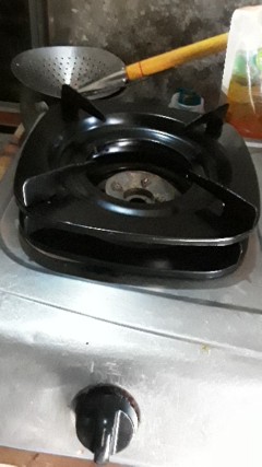 Tatakan Dudukan Kompor Gas Rinnai Kaki 4 Oval Petak Hitam