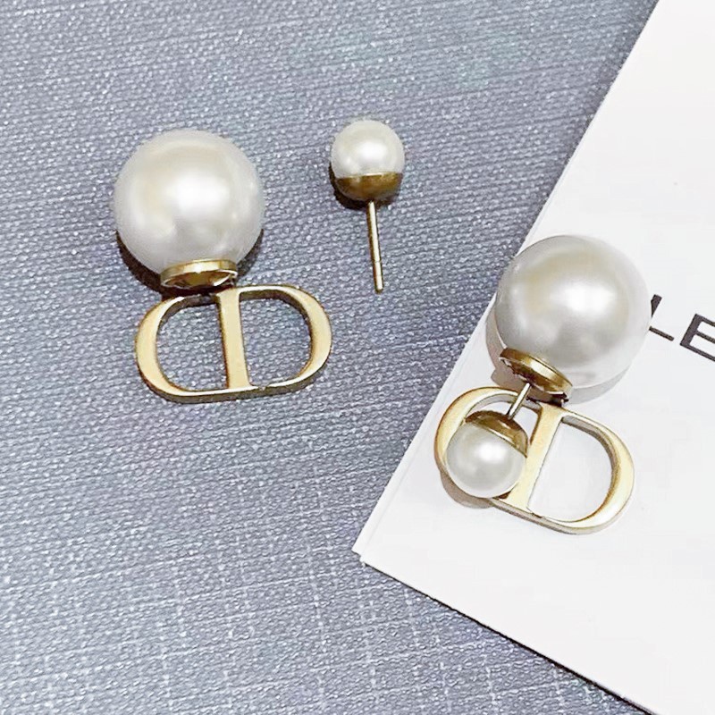 Anting Mutiara Desain Huruf Gaya Retro Untuk Wanita