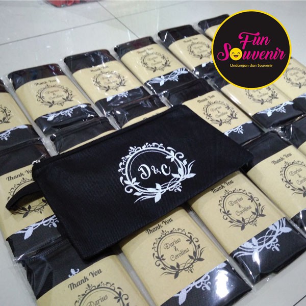 

Souvenir pernikahan pouch spunbond uk 23x13