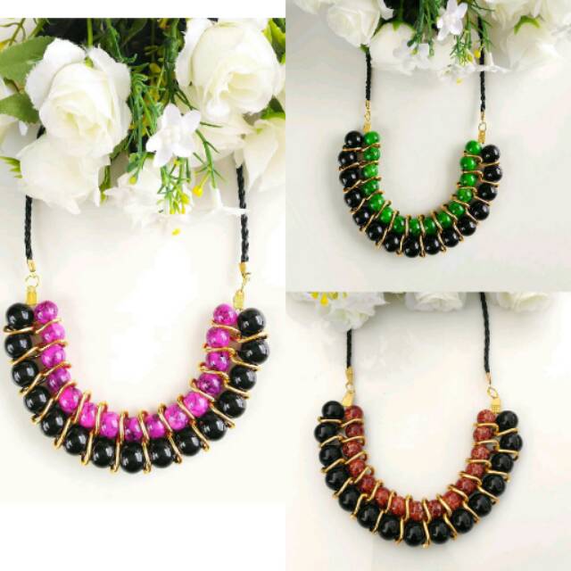 Kalung mutiara batu hitam kombinasi atas mutiara batu warna