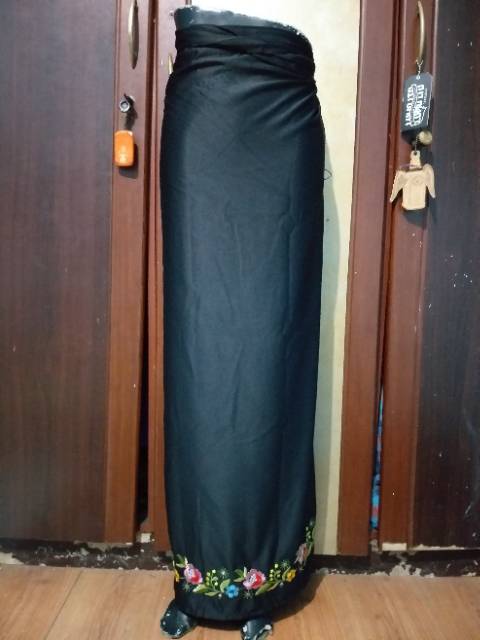 Rok serut hitam bordir