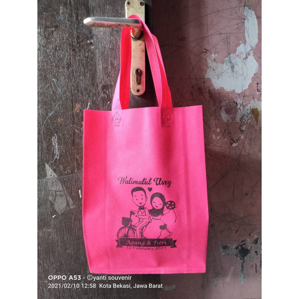 

Tas Goodie Bag Sablon Custom 25cm x 35cm Spunbond