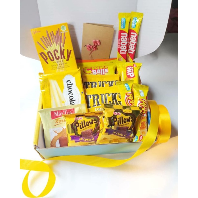 SNACK BOX KUNING Kado Ulang Tahun/ Kado Wisuda/ Kado Anniversary / Paket Kuning / sahabat / wisuda sidang