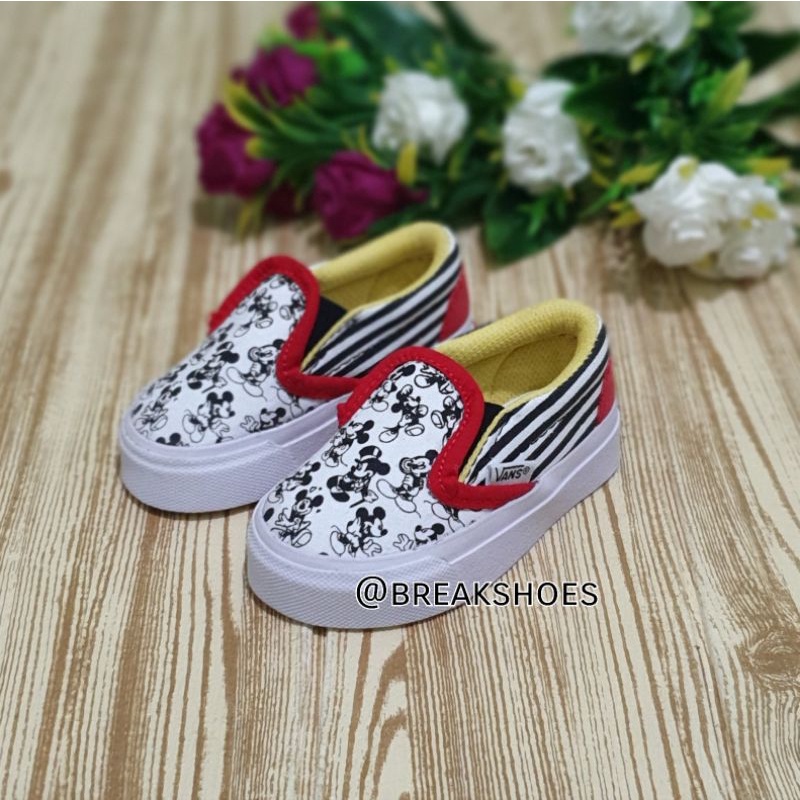 Sepatu anak slip on micky stripe