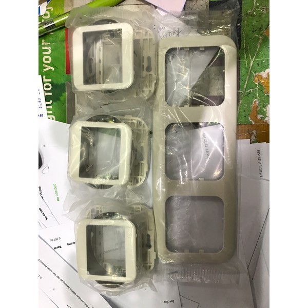 Saklar - Perlengkapan Listrik - Saklar Broco 3 Frame Kosong Tanpa Mata Saklar Produk Terbaik