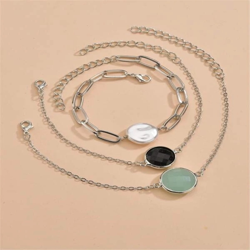 Set Gelang Multilayer Bahan Metal Aksen Kristal Mutiara Warna Hitam Gaya Retro Untuk Wanita