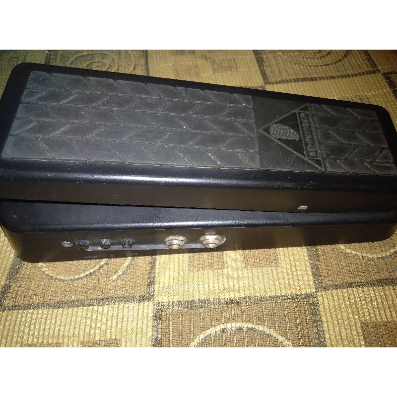 Efek gitar Pedal wah Behringer Hellbabe second