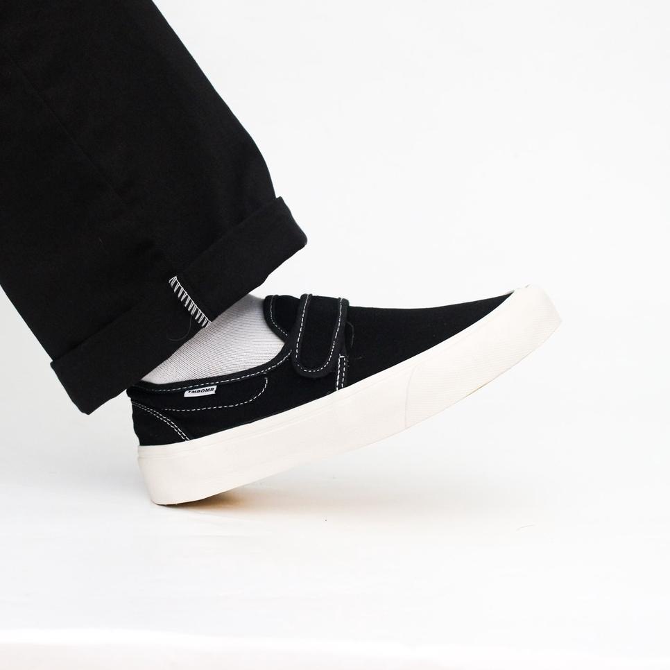 Hot Sale SEPATU TIMEBOMB VULCANIZED | SLIPON VELCRO V1 | BLACK - WHITE