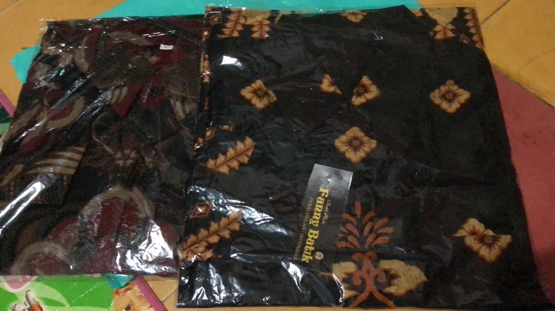 Kemeja Batik Pria Slimfit Kerja Modern