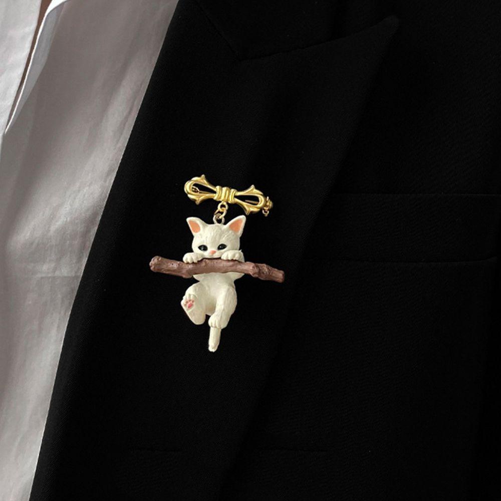 Agustin 3D Kucing Bros Lucu Dekorasi Resin Desain Kartun Memegang Cabang Kucing Gadis Gaya Korea Lencana