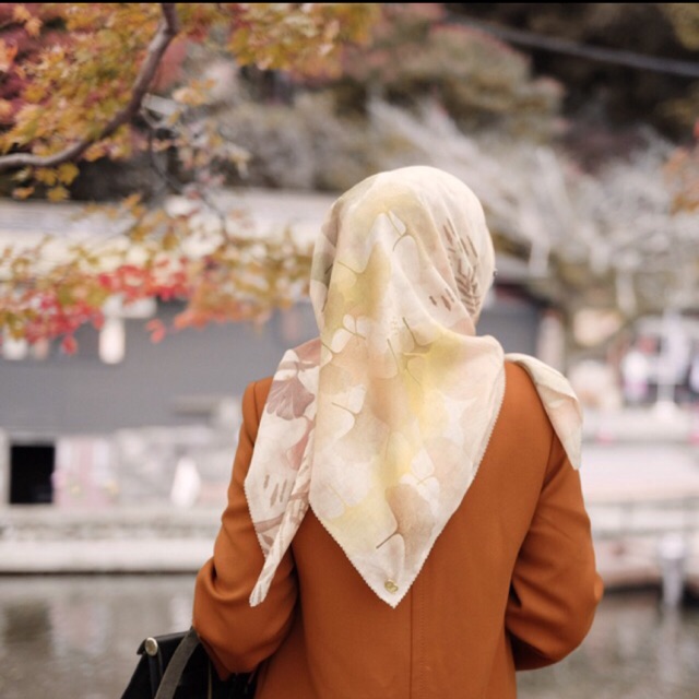 Buttonscarves Ginkgo in Buttercream Preloved (as is) With Box
