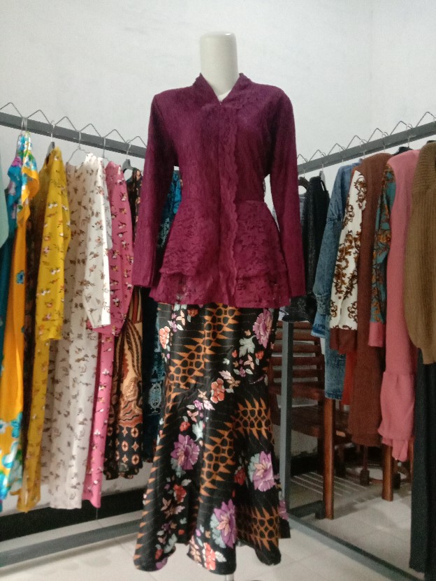 Couple Peplum Laser Cut Burgundy/busui/sarimbit