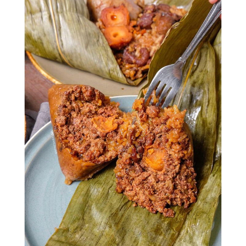 

bacang babi cincang dan kuning telor asin