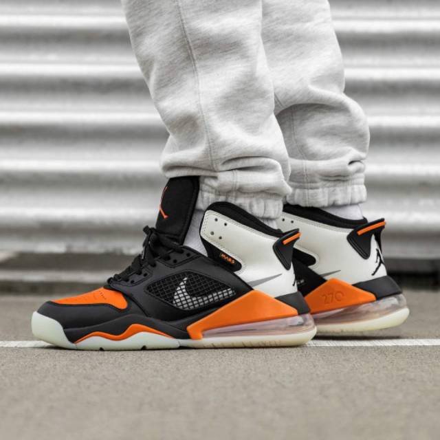 jordan mars 270 orange