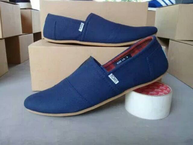 sepatu slip on tom