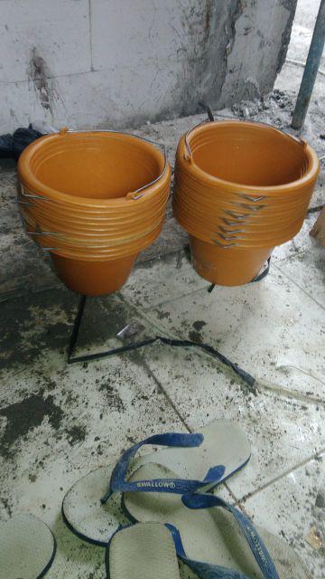 Ember Cor Warna Oren Kecil