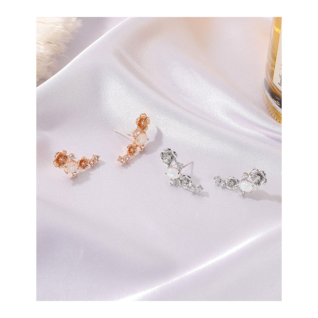 LRC Anting Tusuk Fashion Kc Gold Diamond And Pearl Flower P85851