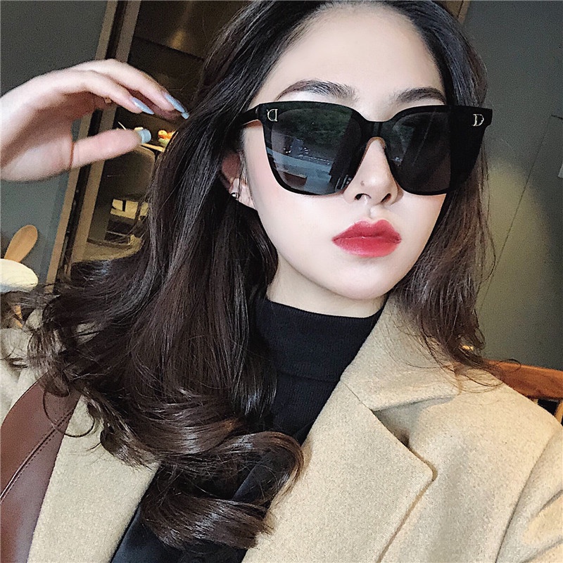 ❤LUCKY❤  INS Fashion Square Besi Frame Wanita Kacamata Hitam Wanita/Pria