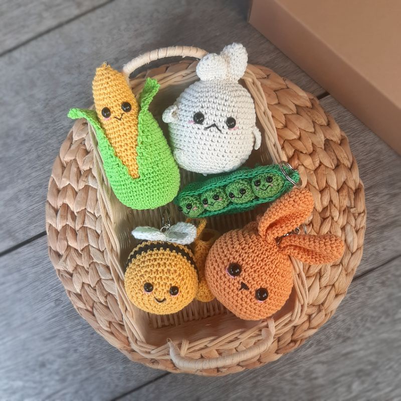 Amigurumi Boneka Rajut Gantungan Kunci / Ganci Tempat Hand sanitizer Karakter Kelinci Molang Lebah B