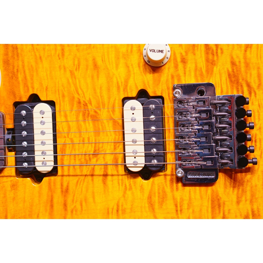 Music Man Axis Trans Gold Quilt Match Headstock G85940