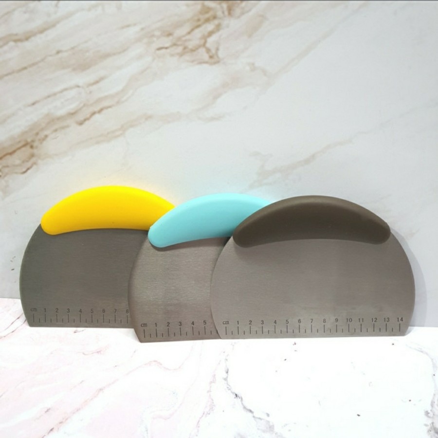 

Stainless Steel Dough Cutter With Rubber Handle 16cm