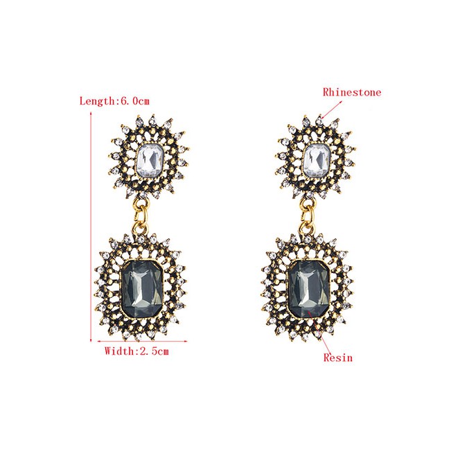 LRC Anting Tusuk Fashion Hollow Rectangular Earrings With Diamonds D94353