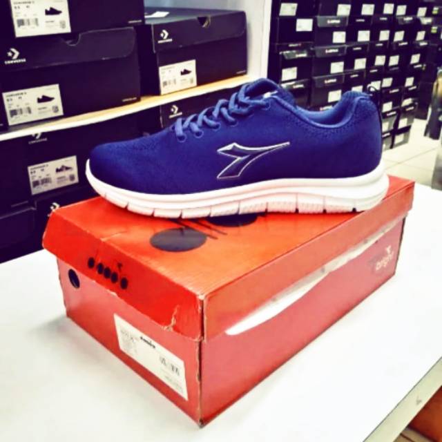 Sepatu Diadora Entra