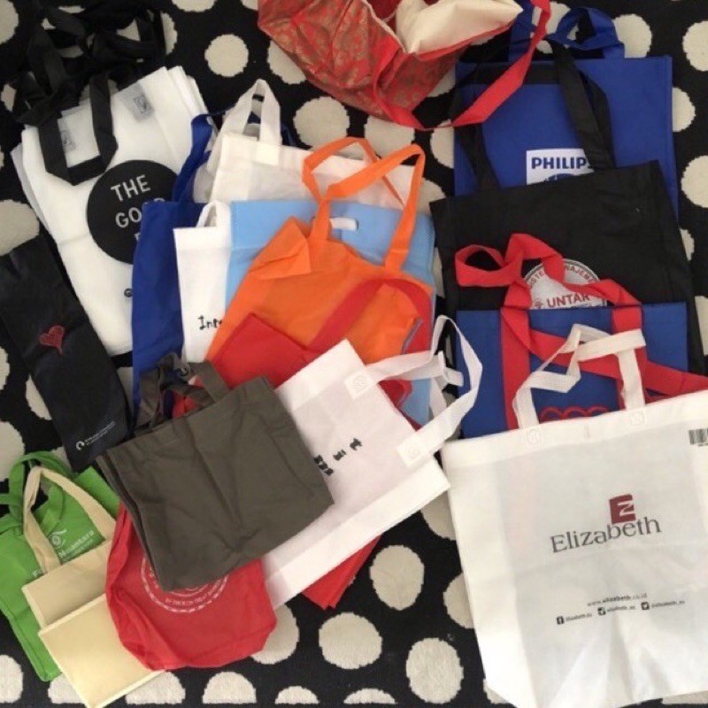 

Goodie Bag / Tas belanja Polos Kopi Kenangan,ECC,Fujifilm,Philips,Charles&Keith