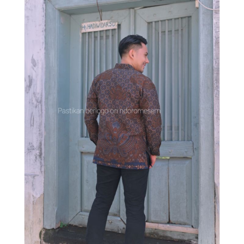 KEMEJA BATIK EKSKLUSIF TERBARU BATIK PREMIUM LENGAN PANJANG WARNA COKLAT PANTUN KAMULYAN FULL FURING