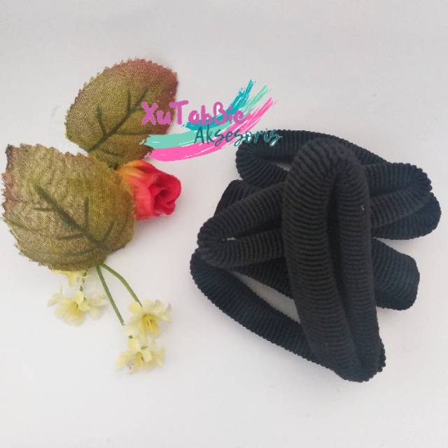 5pcs Kuciran Rambut / Ikat Rambut / Karet Rambut Donat Polos Ukuran Besar Warna Hitam