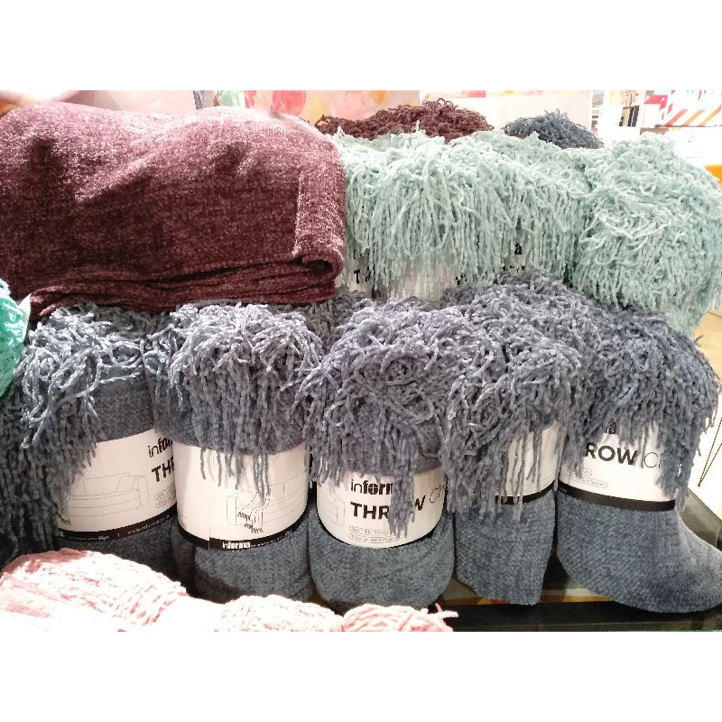 Selimut Rumbai Throw Caitlyn 130x150cm Informa