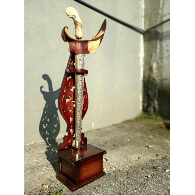 blawong keris duduk ukir